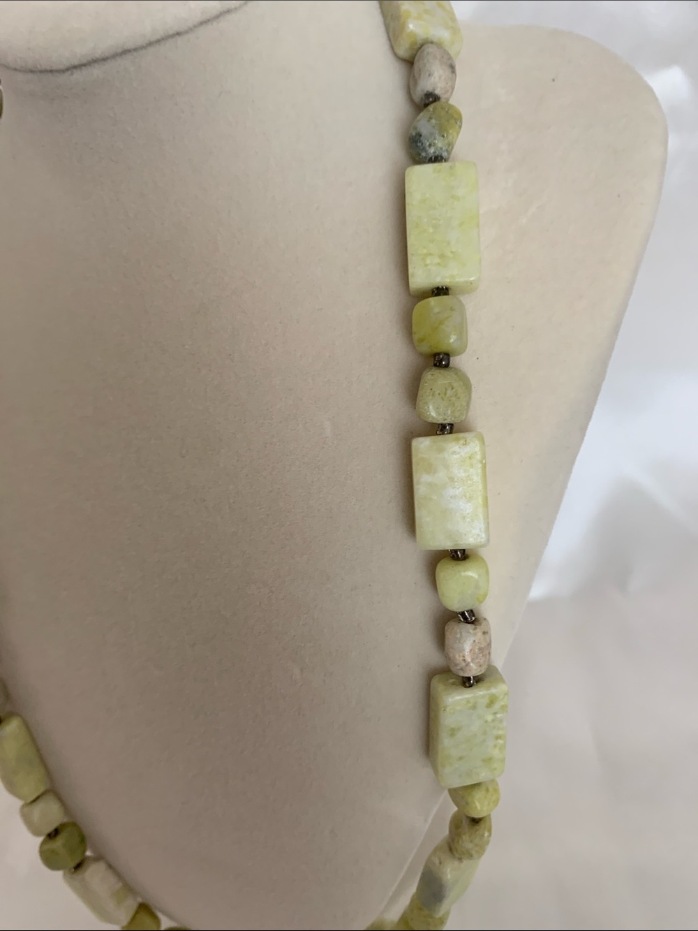 Vintage Genuine Serpentine Gemstone Necklace - Women Jewelry - Picture 5 of 7